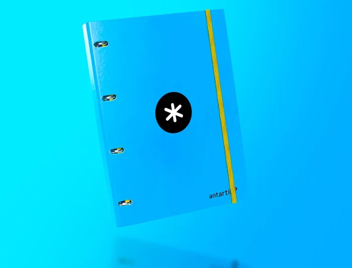 Antartik Carpeta con recambio A4 cuadro 5mm forrada 4 anillas 25mm redondas color azul Antartik Carpeta con recambio A4 cuadro 5mm forrada 4 anillas 25mm redondas color azul