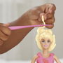 Hasbro Play-Doh Desfile de Moda Barbie Estudio y Pasarela 2 en 1 para +5 años con Modas y Accesorios
