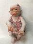 Muñeco gorila bebé albino con chupete y vestido 29 cm - modelos surtidos