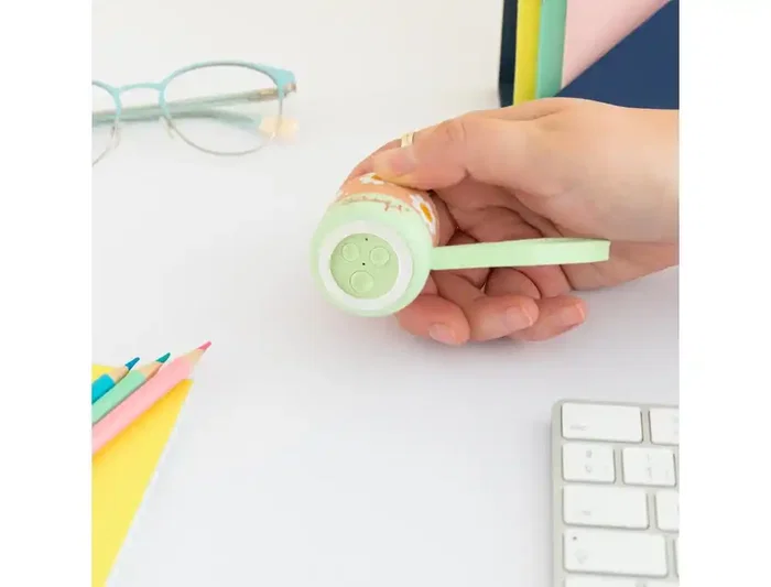 Mr. Wonderful - Altavoz Portátil Inalámbrico Mini, Diseño Margaritas, 80x60x80 mm, Sonido Potente y Claro, Conexión Bluetooth para Smartphone Mr. Wonderful - Altavoz Portátil Inalámbrico Mini, Diseño Margaritas, 80x60x80 mm, Sonido Potente y Claro, Conexión Bluetooth para Smartphone