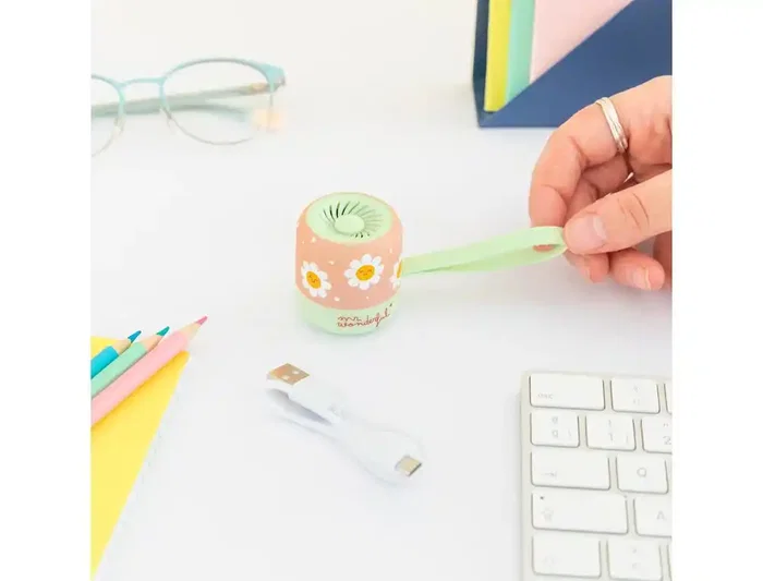 Mr. Wonderful - Altavoz Portátil Inalámbrico Mini, Diseño Margaritas, 80x60x80 mm, Sonido Potente y Claro, Conexión Bluetooth para Smartphone Mr. Wonderful - Altavoz Portátil Inalámbrico Mini, Diseño Margaritas, 80x60x80 mm, Sonido Potente y Claro, Conexión Bluetooth para Smartphone