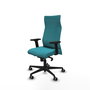 Sillón Albacete con mecanismo Sincro tapizada con Tela color Turquesa. Equipado con Base nailon negra, Brazos 2D y Ruedas 65 mm parqué