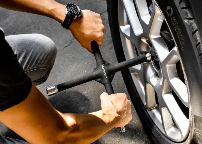 Michelin Llave Cruzada 8530 - Medidas 17/19/21mm y 1/2 Cuadrado con Revestimiento de Espuma Antideslizante