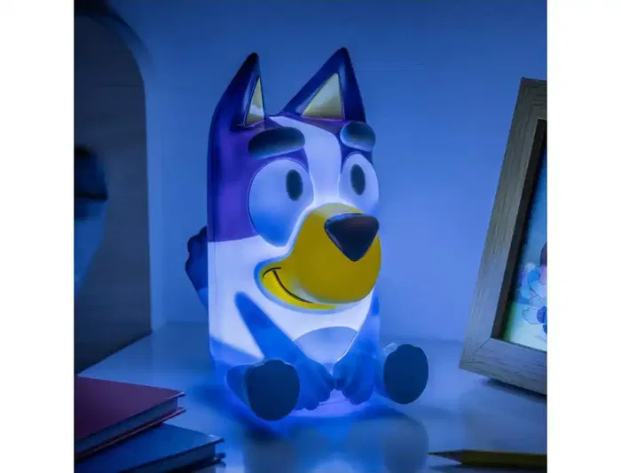 Wondee Lámpara Bluey con Sonido y Luz Interactiva, Figura Luz Quitamiedos con Efectos de Sonido, Decoración Habitación Infantil, 18 cm Wondee Lámpara Bluey con Sonido y Luz Interactiva, Figura Luz Quitamiedos con Efectos de Sonido, Decoración Habitación Infantil, 18 cm