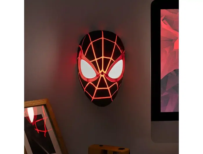 Wondee Lampara Mascara Miles Morales Spider-Man, Luz Decorativa LED 5W, 180 Lumenes, 180x115x175 mm