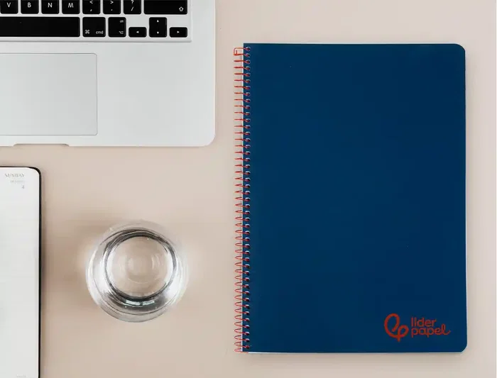 Liderpapel Cuaderno espiral A4 Wonder tapa plástico 80 hojas 90gr cuadro 4mm con margen azul marino