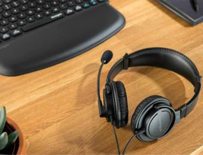 Kensington Auriculares Hi-Fi con Micrófono USB-C, Cable 180 cm Kensington Auriculares Hi-Fi con Micrófono USB-C, Cable 180 cm