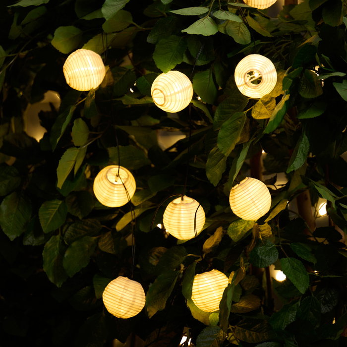 Outfit - Guirnalda de Bombillas Solares con 10 Pantallas Plegables, 3.8 m Total, IP44, LED Blanco Cálido