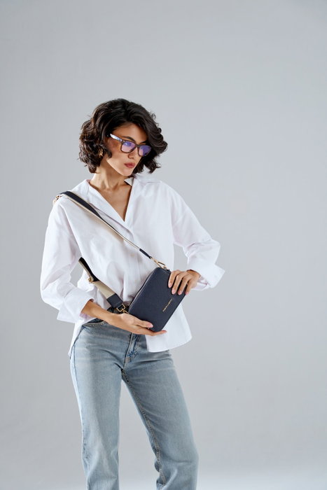 Vince Camuto Bolso Cruzado Vicenza - Navy Blue de Piel de Polivinilo para Mujer Vince Camuto Bolso Cruzado Vicenza - Navy Blue de Piel de Polivinilo para Mujer