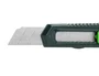 Q-connect Cúter de Plástico Ancho con Asa para Colgar Cuchilla 18 mm Blíster 1 Unidad