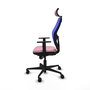 Silla de oficina Jorquera con mecanismo Sincro tapizada con Tela color Rosa y malla color Azul. Equipada con lumbar 1D, Brazos 1D, Cabecero 2D y Ruedas 65mm nailon