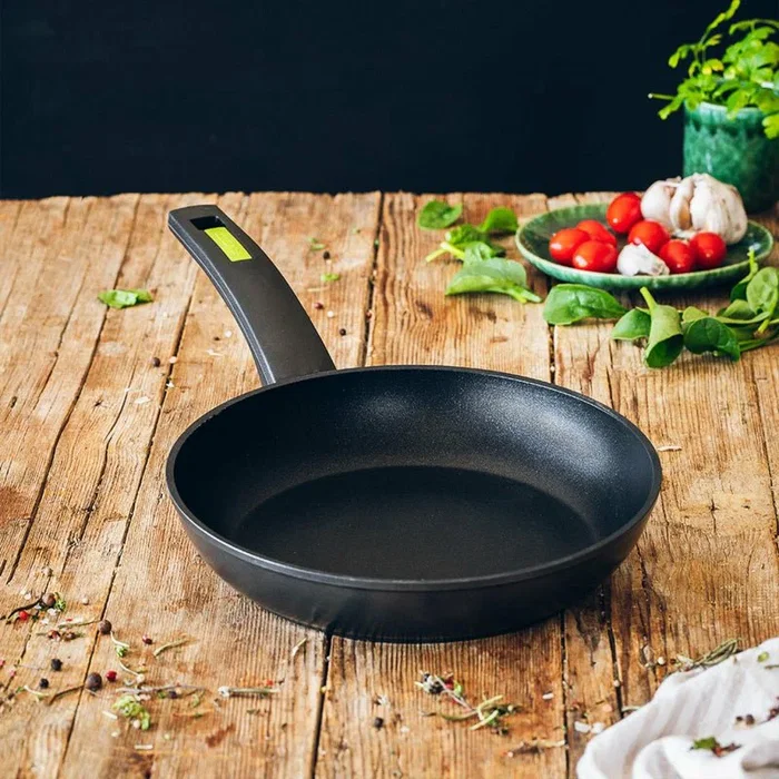 Monix M481230 Sartén Green de 30 cm Aluminio Forjado 4 mm Antiadherente Bicapa Xylan Sin PFOA, Válida para Inducción y Todos los Fogones, Mango Ergonómico Baquelita