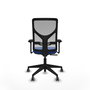 Silla de oficina Motilla con mecanismo Sincro tapizada con Tela color Azul y malla color Gris. Equipada con lumbar 1D, Brazos 3D y Ruedas 65 mm parqué