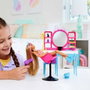 Barbie Set de Juego Totally Hair Salón de Belleza con Muñeca de Pelo que Cambia de Color y 15+ Accesorios