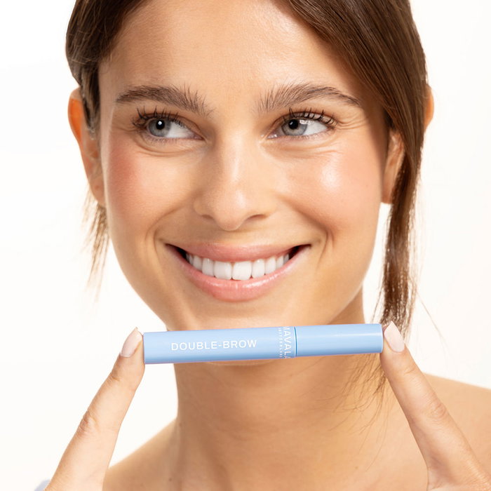 Bella Aurora Sérum Double-Brow para crecimiento y densidad de cejas 4.5 ml con aplicador de microcerdas