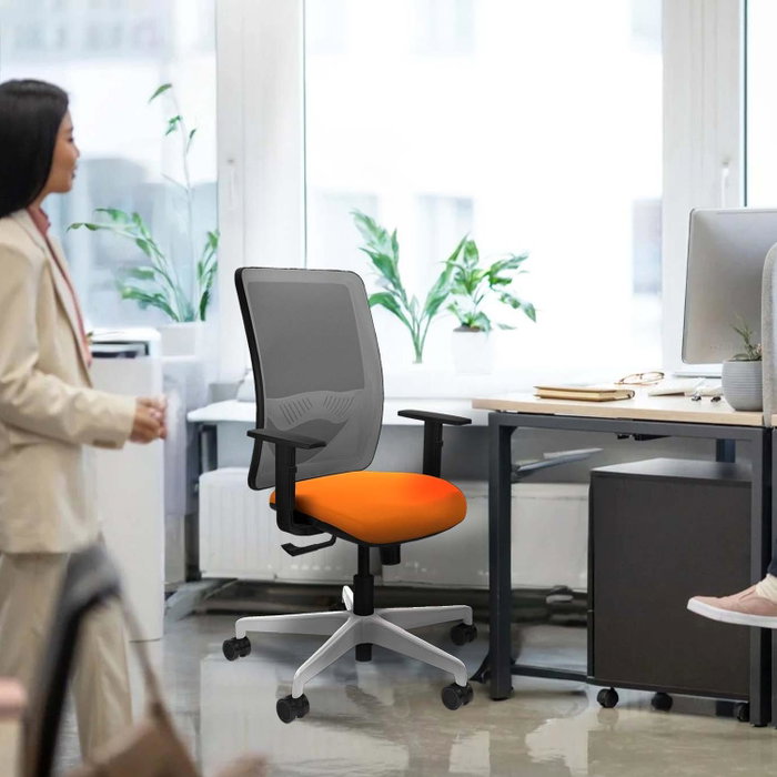 PIQUERAS Y CRESPO Silla de oficina Zulema con mecanismo Sincro, Gris oscuro y Negro PIQUERAS Y CRESPO Silla de oficina Zulema con mecanismo Sincro, Gris oscuro y Negro