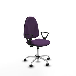 Silla de oficina Algarra con mecanismo Contacto permanente básico tapizada con Tela color Morado. Equipada con Base cromada, Brazos fijos y Ruedas de nailon 50 mm