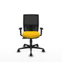 Silla de oficina Yunquera con mecanismo Sincro tapizada con Tela color Amarillo y malla color Negro. Equipada con lumbar 1D, Brazos 1D y Ruedas 65mm nailon
