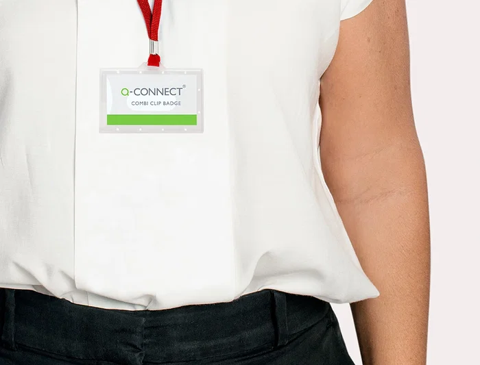 Q-connect KF03303 Identificador con cordon plano rojo y apertura lateral 94x60 mm