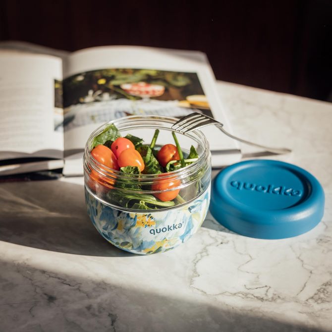 QUOKKA Recipiente de Comidas 770ml MS con Funda de Silicona - Bubble Blue Peonies