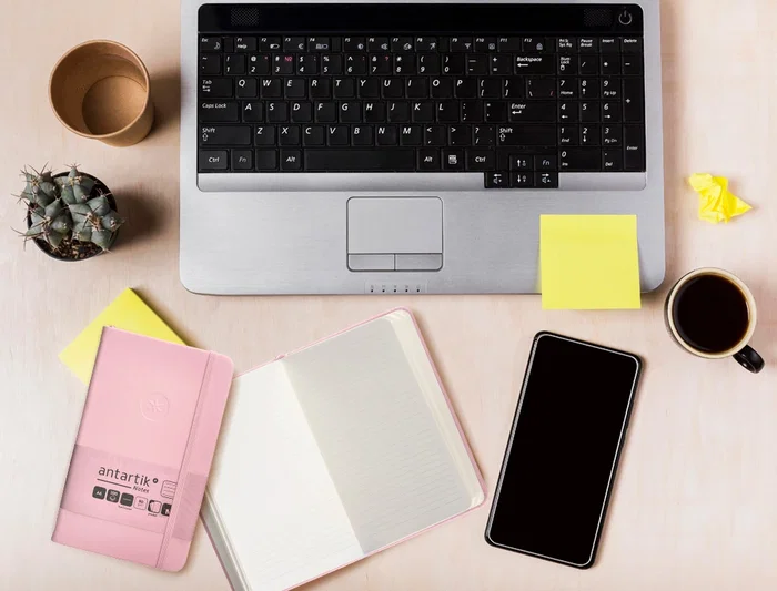 Antartik Cuaderno A6 Tapa Dura Hojas Rayas Rosa Pastel 100 Hojas 80gr FSC