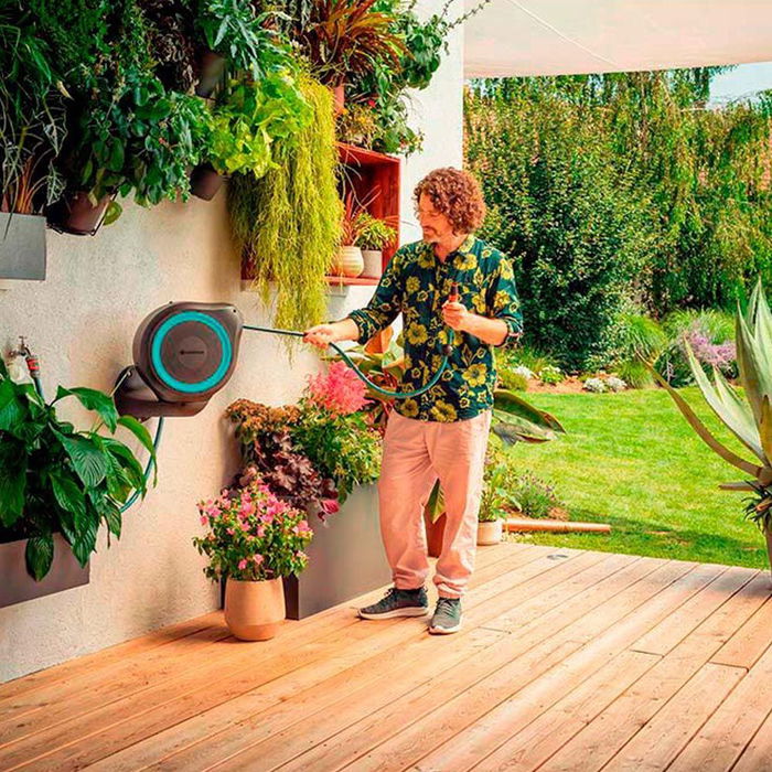 Gardena Enrollador de Manguera Automático Rollup 15 m con Soporte Mural, Protección Anti Heladas, Anti UV y Anti Algas