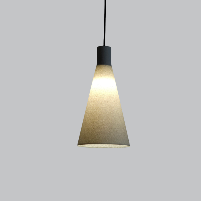 Lámpara Colgante Shu Blanco/Florón Negro/Cable Negro con Bombilla E27 y Cable Ajustable Lámpara Colgante Shu Blanco/Florón Negro/Cable Negro con Bombilla E27 y Cable Ajustable
