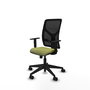 Silla de oficina Motilla con mecanismo Sincro tapizada con Tela color Verde oliva y malla color negra. Equipada con lumbar 1D, Brazos 1D y Ruedas 65mm nailon
