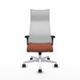 Sillón Albacete con mecanismo Sincro tapizada con Tela color Marrón y malla color Blanco. Equipado con Base poliamida blanca, Brazos 1D y Ruedas 65mm nailon