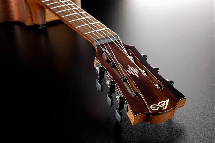 LAG Guitarra Clásica HyVibe H2 10 A/E Cutaway con Cuerdas de Nylon