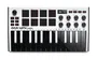 AKAIPRO Mpk Mini Mk3 Controlador MIDI con 25 Teclas Sensibles, Pads MPC, Arpegiador y Pantalla OLED