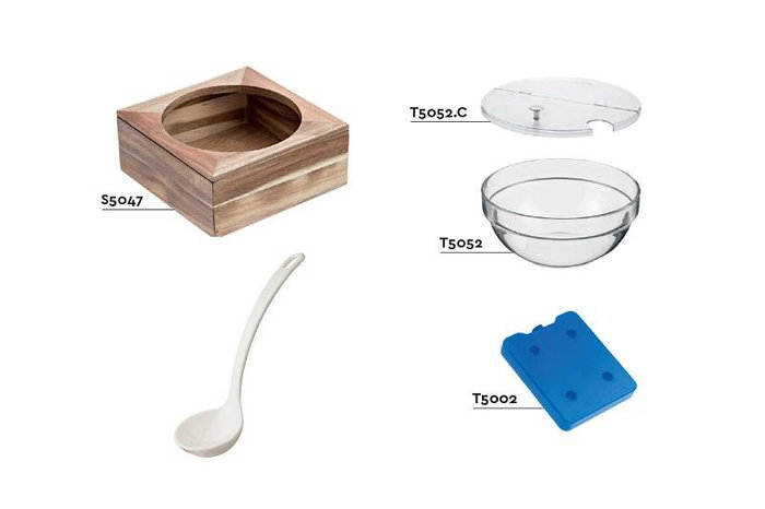 Leone Set Yogurtera con Bol de Policarbonato, Tapa, Cuchara, Enfriador y Base de Madera de Acacia - Medidas 26.5x26.5x11 cm