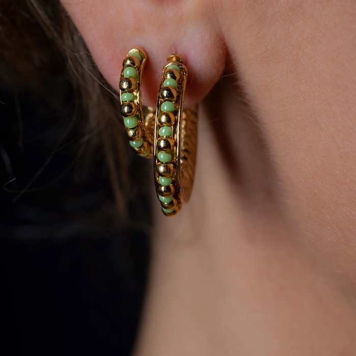 Shabama Pendientes Etiopia Verde, Aros de 2 cm en Oro Brillante con Cuentas Verdes y Doradas - 1 unidad