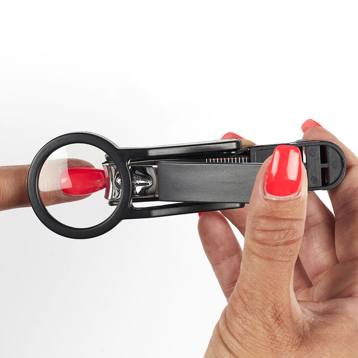 Cosmetic Club Cortaúñas con Lupa de 2 Aumentos, Colores Surtidos Rosa Palo y Negro, Medidas 13x4,2 cm