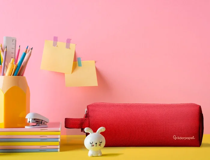 Liderpapel Estuche portatodo Classic rectangular con asa, 2 cremalleras, rojo