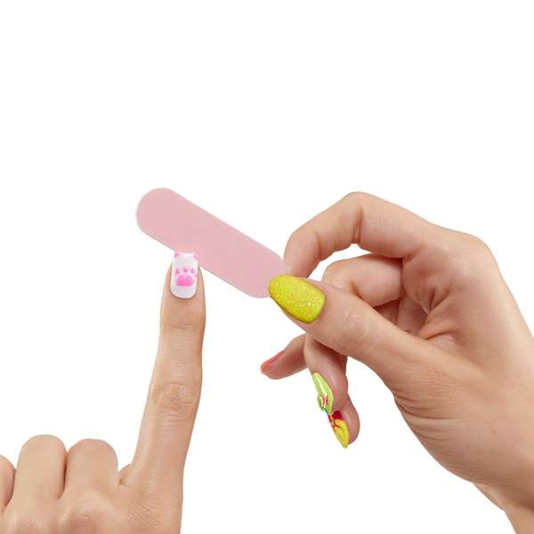 MGA L.O.L. Surprise OMG Sweet Nails en el Café de Kitty K Muñeca 31.75x21.92x26.27 cm