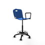 Taburete Robledo con mecanismo Giratorio de PVC color Azul. Equipado con Base poliamida negra, Brazos fijos y Ruedas autofrenantes