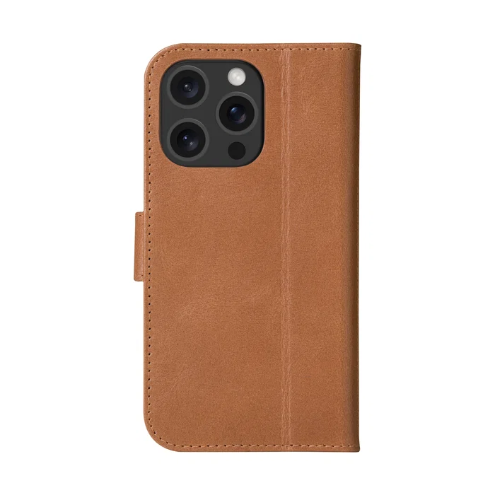 Dbramante1928 Funda Folio de Cuero de Grano Entero Bronceado para Apple iPhone 16 Pro con Soporte, Bolsillo para 3 Tarjetas y Carga Inalámbrica