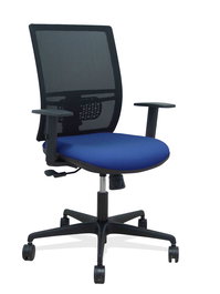 Silla de oficina Yunquera con mecanismo Sincro tapizada con Tela color Azul marino y malla color Negro. Equipada con lumbar 1D, Brazos 1D y Ruedas 65mm nailon