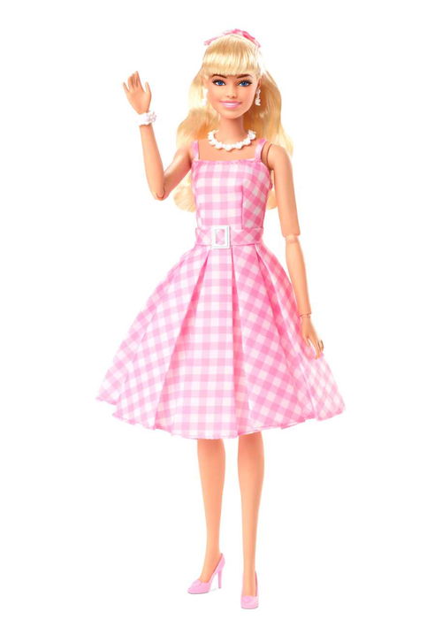 Barbie HPJ96 Muñeca Perfect Day The Movie Inspirada en Margot Robbie, Vestido Rosa Cuadros, Collar Margaritas, +6 Años