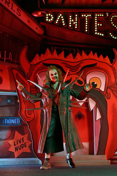 NECA Beetlejuice (1988) Diorama Trenchcoat with Spikes Inferno Room Deluxe Set