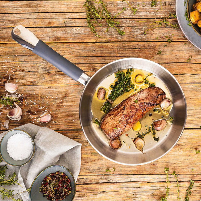 BRA A451428 Sartén Multiuso de Acero Inoxidable 18/10 de 28cm sin Antiadherente, Triple Fondo, Aptas para Inducción, Horno y Lavavajillas