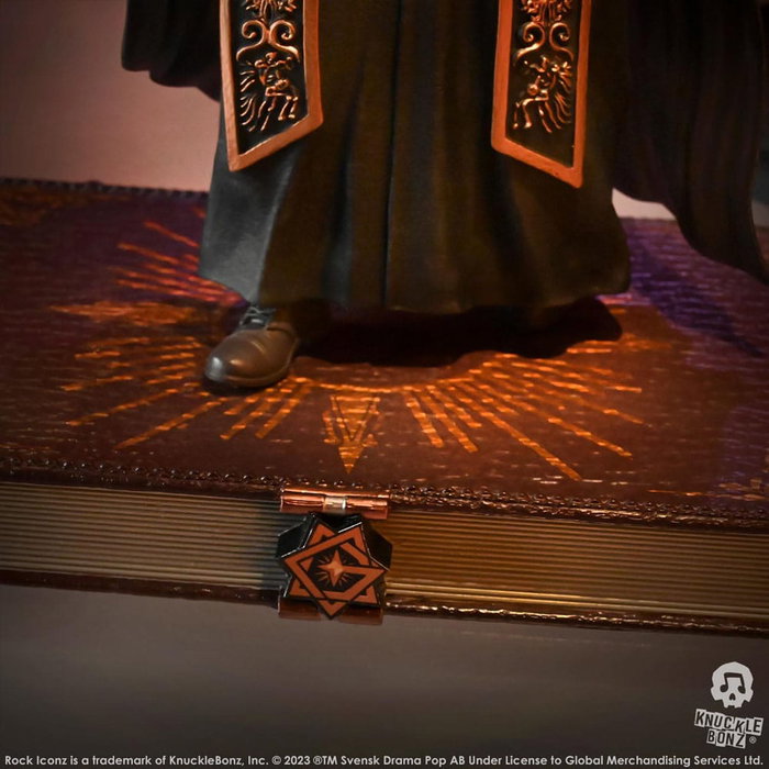 Knucklebonz Estatua Rock Iconz Papa Emeritus IV (Black Robes) 1/9