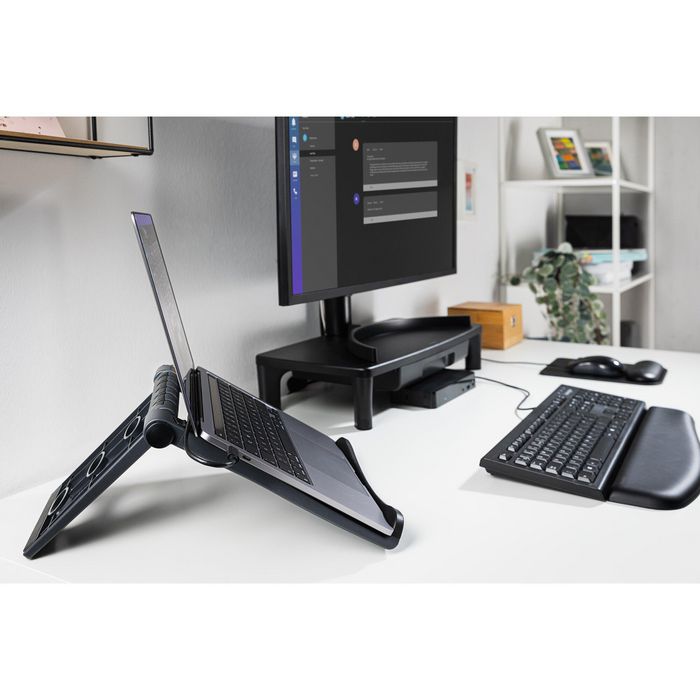 Kensington KB100 EQ - Teclado de membrana Full Size para oficina, diseño ISO, teclas táctiles, resistente a salpicaduras, conexión USB-A, fabricado con 60% plástico reciclado Kensington KB100 EQ - Teclado de membrana Full Size para oficina, diseño ISO, teclas táctiles, resistente a salpicaduras, conexión USB-A, fabricado con 60% plástico reciclado