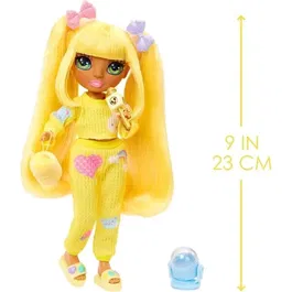 Rainbow High Muñeca de Moda Articulada Junior High Pyjama Party 22 cm Sunny (Amarillo) con Muchos Accesorios para Niñas a Partir de 4 Años