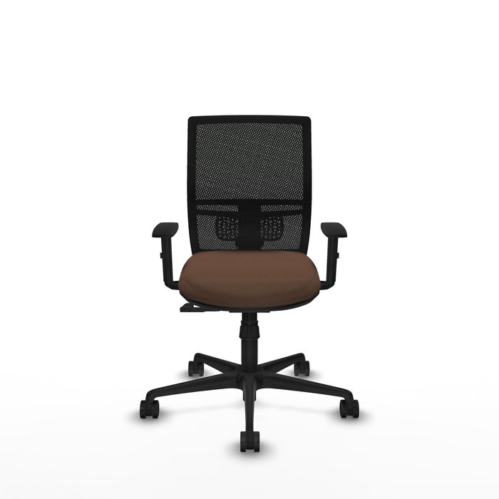 Silla de oficina Yunquera con mecanismo Sincro tapizada con Tela color Marrón oscuro y malla color Negro. Equipada con lumbar 1D, Brazos 1D y Ruedas 65mm nailon