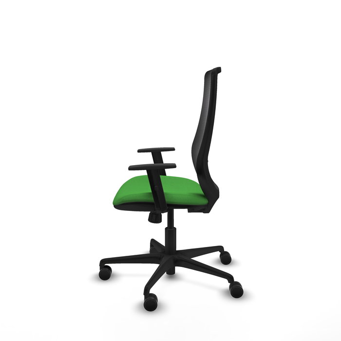 Silla de oficina Mardos con mecanismo Sincro tapizada con Tela color Verde y malla color Negro. Equipada con lumbar 1D, Brazos 1D y Ruedas 65mm nailon
