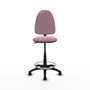 Taburete Aýna con mecanismo Contacto permanente básico tapizada con Tela color Rosa. Equipado con Base poliamida negra, Sin brazos y Ruedas de nailon 50 mm