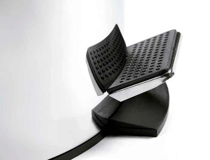 Q-connect Papelera de Metal con Pedal Cromada 43x29cm Capacidad 20 Litros