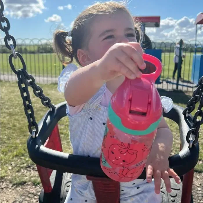 Nuby NUB0048526890446 Botellas de agua Incredible Gulp, paquete de 2, 360 ml, fresas